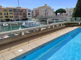 CONFORTABLE APPARTEMENT GRANDE TERRASSE PISCINE PARKING CLIM