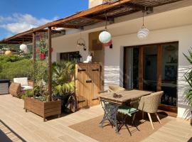 Cozy place, big roof terrace & spectacular views., alojamiento con cocina en Cabrils