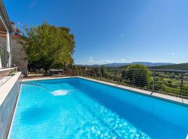 Villa Little Arya, hotel with parking in Otok