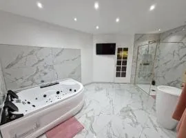 Maison Chic avec jacuzzi Nogent sur Oise YaoSpa60