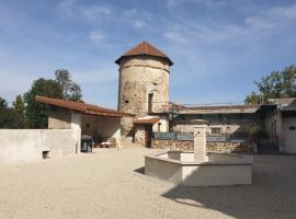 Tour de charme atypique, hotel económico em Beauregard-lʼÉvêque