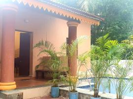 HERITAGE 7BHK VILLA WITH PRIVATE POOL close to BAGA BEACH, biệt thự ở Parra
