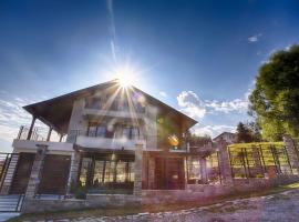 MOUNTAIN HILL LUXURY VILLA, Luxushotel in Madzhare