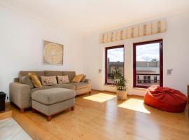 Lisboa Tejo Apartment @ Stay like a local at Algés, דירה בCruz Quebrada