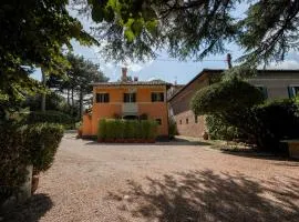 Red Elegant and Charming Country House near Rome