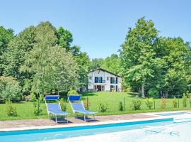 Gorgeous Home In Ascain, hotel em Ascain