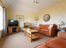 Pass the Keys Spacious 4 bed house overlooking Borth Beach, hotel in Borth