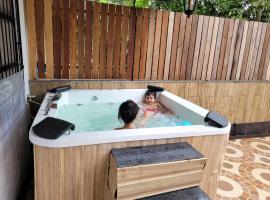 Luna Villa by Angel Stay - Three Bedroom Villa in Lonavala, hotel s jacuzzi v destinaci Lonavala