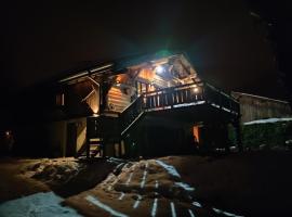 Magnifique chalet dans la vallée de Chamonix – hotel w pobliżu miejsca Arc en Ciel w mieście Servoz