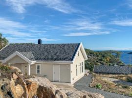 Beautiful Home In Risør With Kitchen, khách sạn ở Risør
