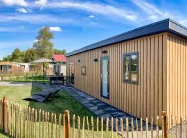 Stunning Home In Heinkenszand With Wifi