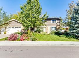 Heart of Orem Basement 3 bedroom Apartment w/ Waffles., hotel cerca de Utah Lake State Park, Orem