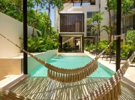 Modern Studio Pool Access Near Downtown A105