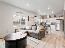 Full ADA Unit - 2 Bed 2 Bath Unit Near Downtown, hotel in Spokane