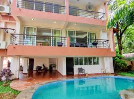 Luxury 3BHK Villa with Private Swimming Pool near Candolim, cabaña o casa de campo en Marmagao