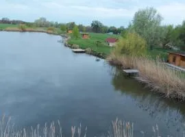 Rybník Biel- Bélyi Horgásztó Drevené chaty - Faházak