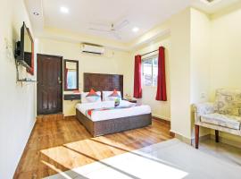 FabExpress Golden Nest Deluxe With Pool, Calangute, hotel di Old Goa