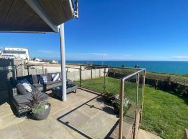 Cliff Top Heights-Beach front house near Brighton, hotel with hot tubs in Rottingdean
