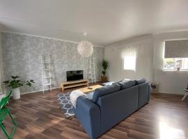 Welcome to two rooms apartment in central Tibro: Tibro şehrinde bir kulübe