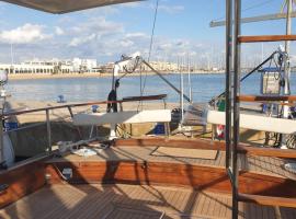 Salvador BAHIA Boat and Breakfast, allotjament en vaixell a Lido di Ostia