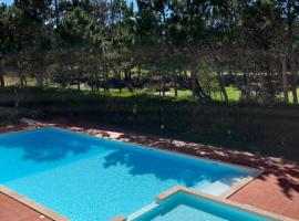 Praia Del Rey PoolGolfView, hotel em Amoreira