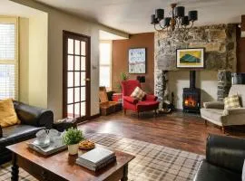 Finest Retreats - Awelon - Large Cottage to sleep 10 with Hot Tub