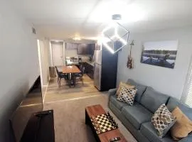 Relaxing Cottage by the Lake and Parking