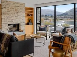 Genoa - Sleeps 6 - Lakefront Apartment