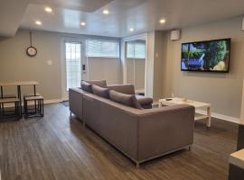 QUIET Appartment near Montreal CITQ 3O9764, hotel v destinaci Longueuil