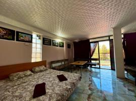 Smile Guesthouse: Tiflis'te bir konukevi