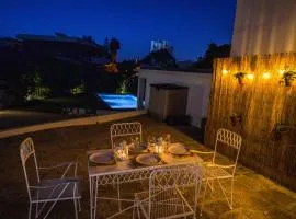 188 Apartments - Lantana - pool, garden and patio