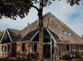 Monumentale stolpboerderij voorzien van alle gemakken van nu!, holiday home in Twisk