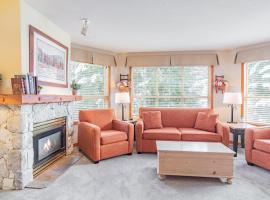 The best ski in ski out two bedroom condo at Aspens, hotell i Whistler