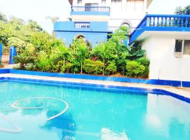 Hilltop 4BHK Villa with Private Pool Near Candolim, отель в Старом Гоа