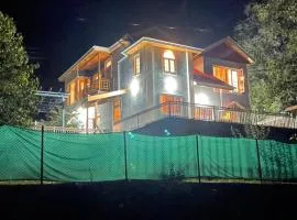 Vacay Datcha 3 bedroom and attic bedroom