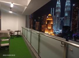 Legasi Kampung baru guest house by rumahrehat 1908sqft huge balcony for BBQ twin tower view, guest house in Kuala Lumpur