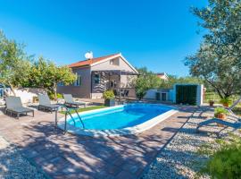 Stunning Home In Dobropoljana With Private Swimming Pool, Can Be Inside Or Outside, villa i Dobropoljana