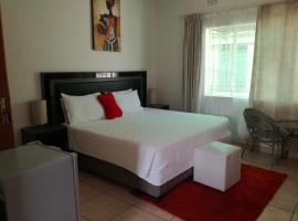 Block-10 Guest House, B&B in Francistown