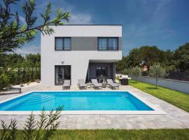 Villa Tika, hotel i Jadreški
