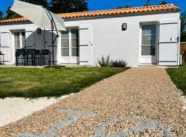 Maison neuve au calme idéale pour 4 voyageurs, family hotel in Les Sables Vignier