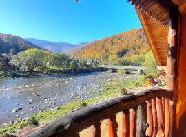 "Обійми гір"Котеджі, country house in Yaremche