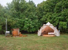 The Queens Head Glamping, luxury tent in Foulsham