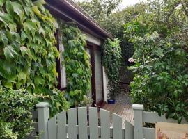 Oakey Orchard - cosy apartment in Tamar Valley, Cornwall, ξενοδοχείο κοντά σε Cotehele House, Saint Dominick