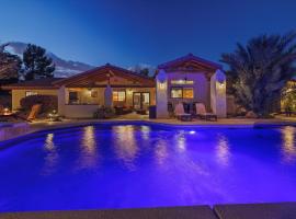 Luxury villa with pool and spa, hotel dengan jacuzzi di Las Vegas