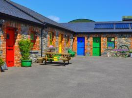 Slane Farm Hostel, Cottages and Camping, hotel v destinaci Slane