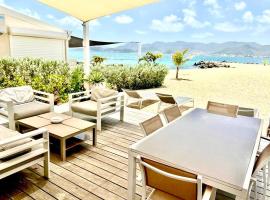 Villa Paradis Bleu Maison sur la plage, 2 chambres, piscines, tennis, hotel in Baie Nettle