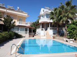 Cheerful 4 bed villa with pool 5 mints 2 Oludeniz, hotell i Öludeniz