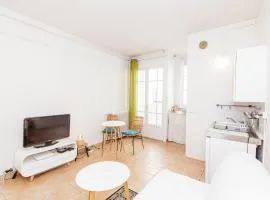 A bright studio near Paris