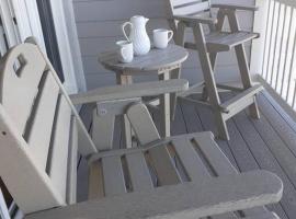 Modern 4bdr Oceanfront home, khách sạn ở Virginia Beach
