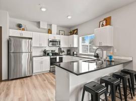 New 2 Bed 2 Bath Near Perry District and DT, vakantiewoning in Spokane